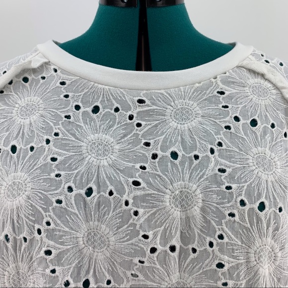 Gabby Isabella White Short Sleeve Eyelet Lace Front Top, Small/Medium - Picture 4 of 16